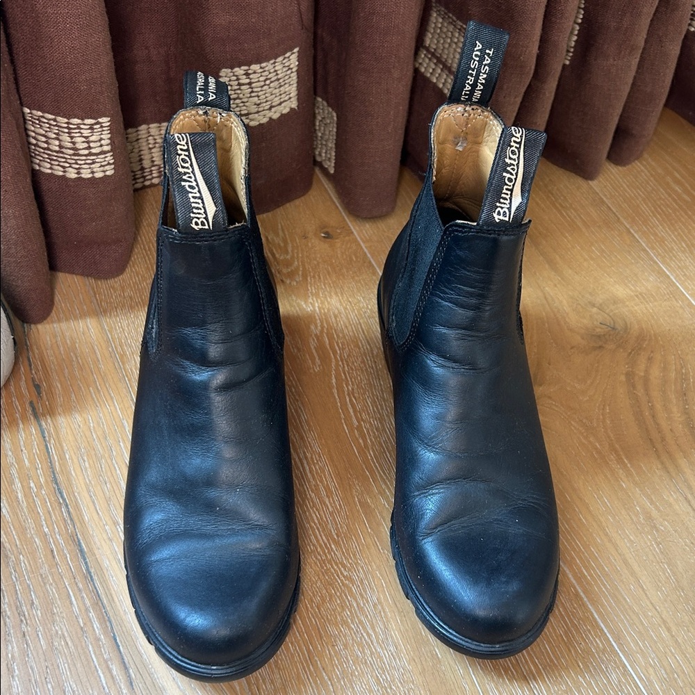 Blundstone Black Boots - Picture 2 of 5